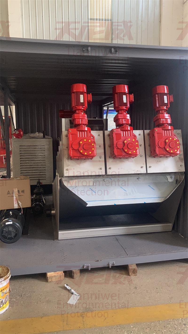 移動(dòng)污泥脫水車，重塑河道清淤新生態(tài)！